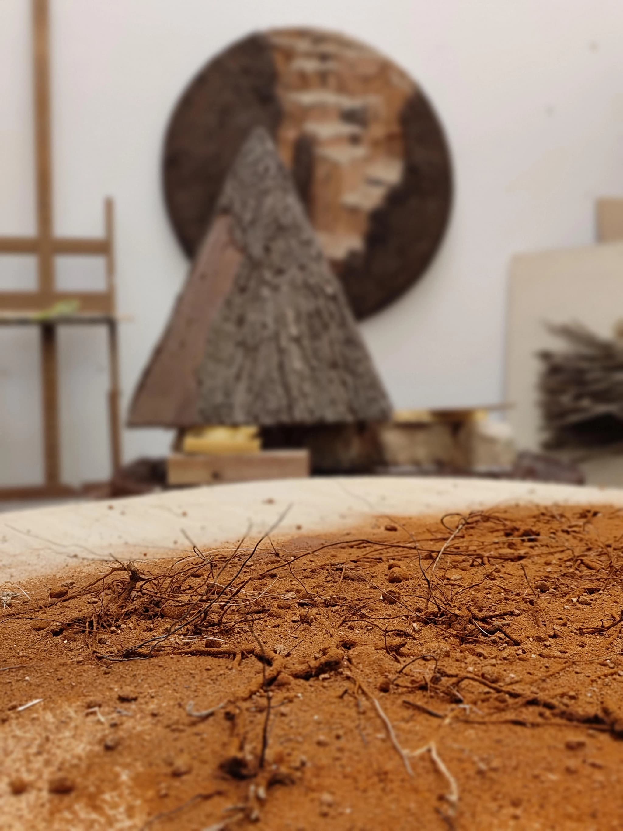 Noureddine Ouarhim at work in his studio